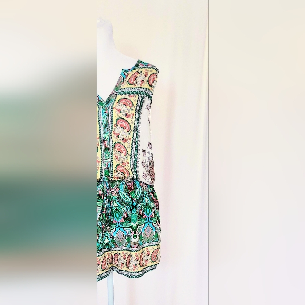 Umgee Sleeveless Paisley Shorts Romper Size Small Green Beige - Picture 3 of 7